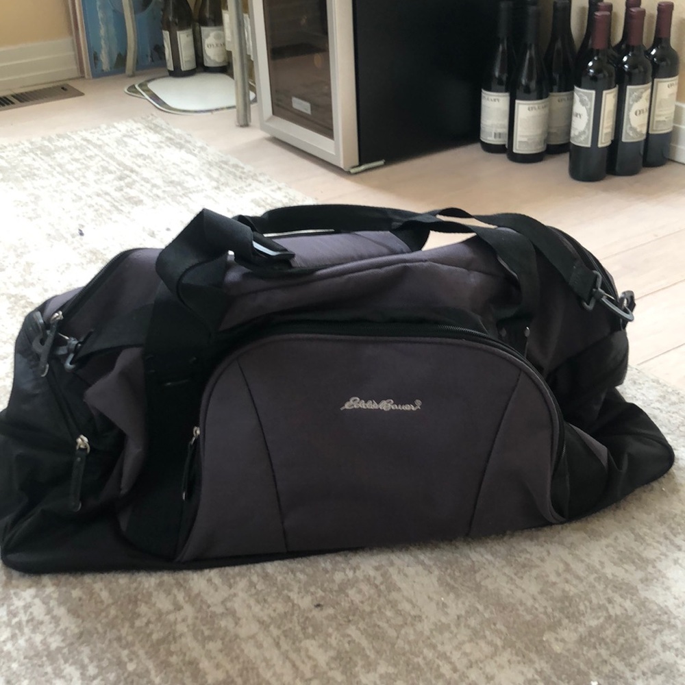 Large grey Eddie Bauer duffle great condition